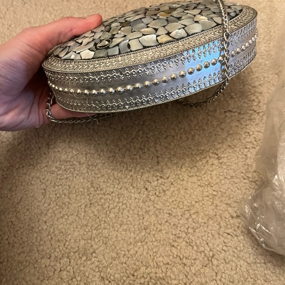 Metal small over the shoulder handbag with turquoise design. New. - Picture 6 of 7